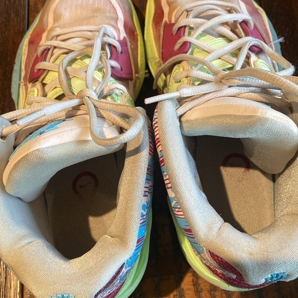 Nike Kyrie 8 Infinity 1 World 1 People - Picture 9 of 14